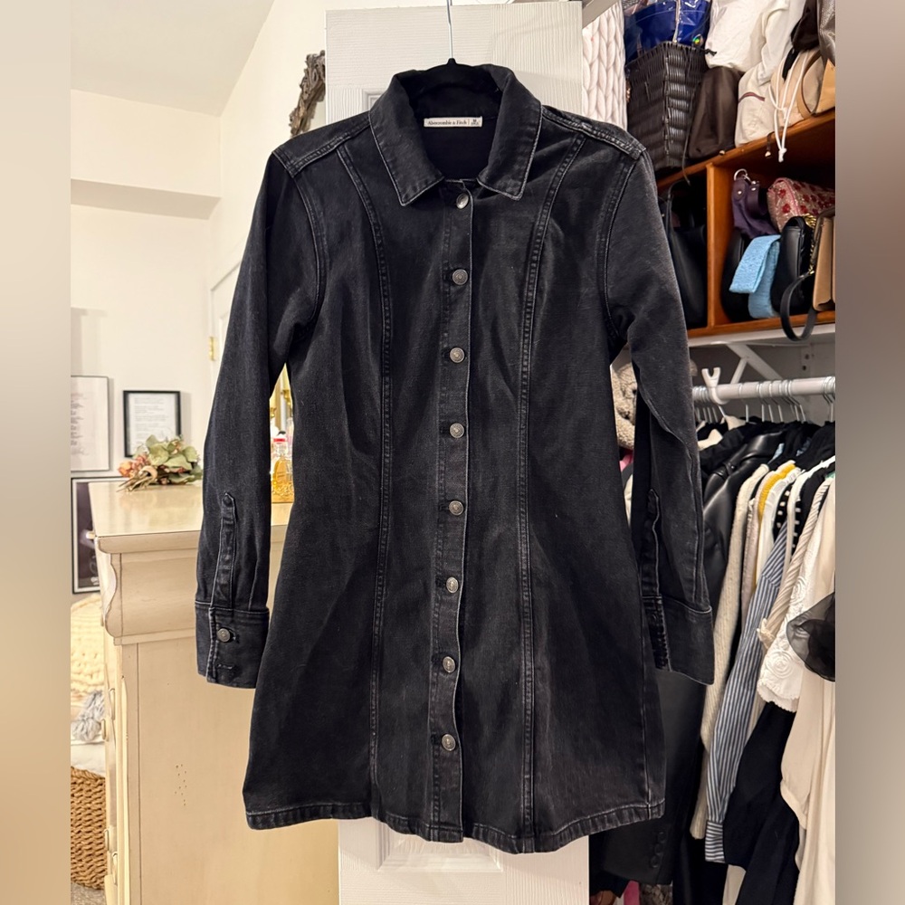 Abercrombie & Fitch Viral Denim Button Up Dress